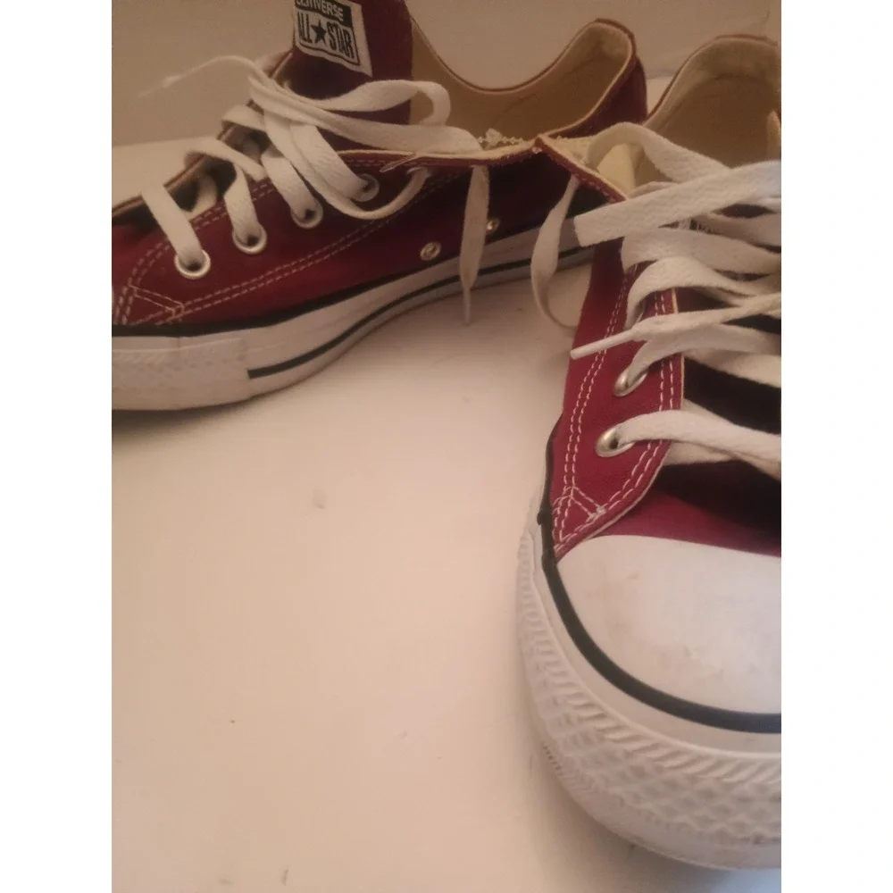 Unisex Red Converse Tennis Shoes Men's Size 8/Women's Size 10